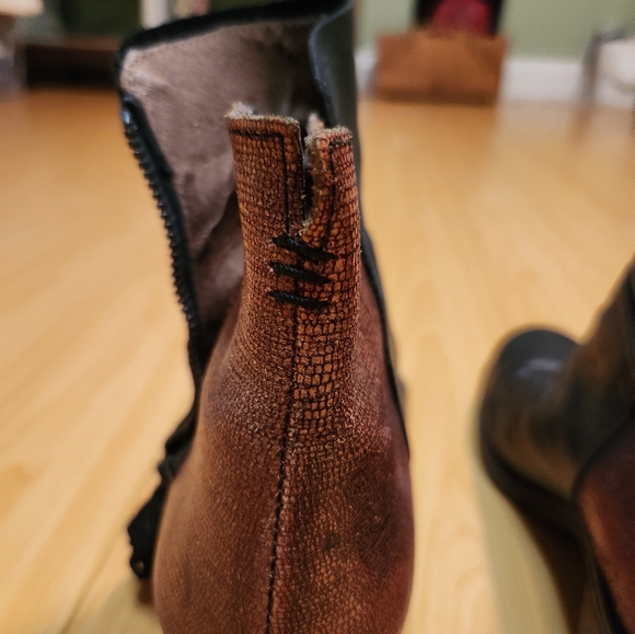 Black and burgundy ankle boots - Picture 4 of 5